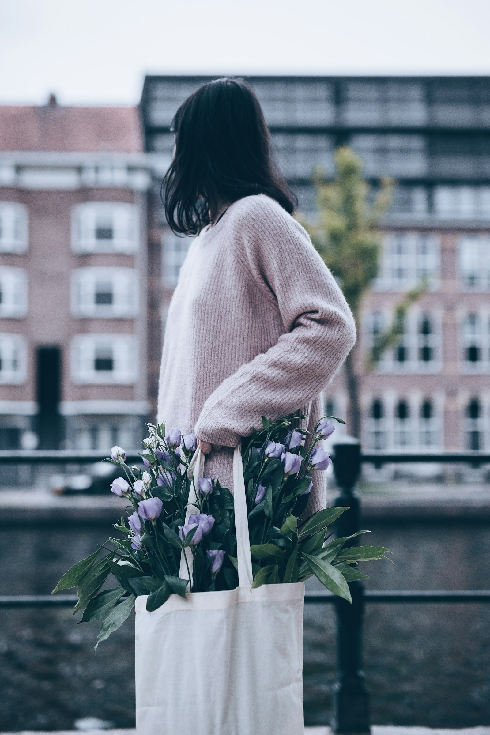 Beige knitwear in the city